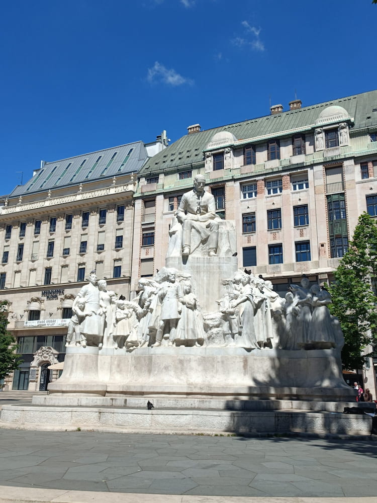 Piazza Vörösmarty